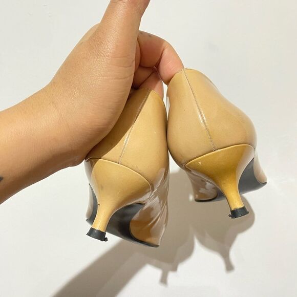 Stuart Weitzman Patent Leather Pointed Toe Pumps Size 8 - Picture 6 of 7